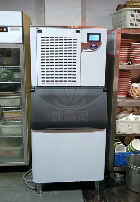 300公斤雪花制冰机交付重庆某火锅店使用