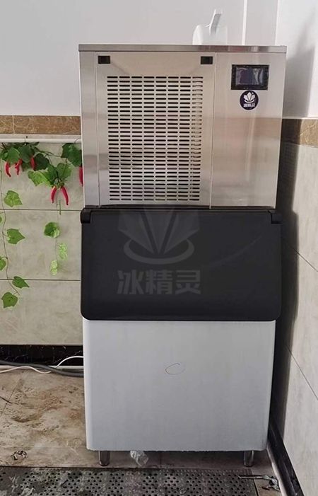 300公斤雪花制冰机交付浙江绍兴某酒店使用