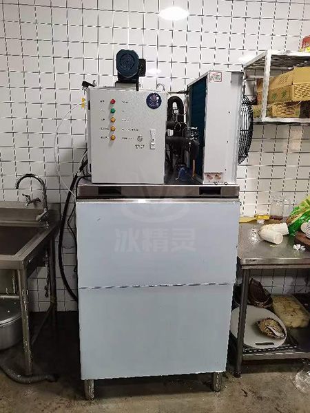 冰精灵300公斤片冰机交付新1+超市使用