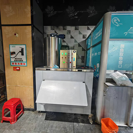 2吨片冰制冰机交付江西上饶市《嘉百乐超市》