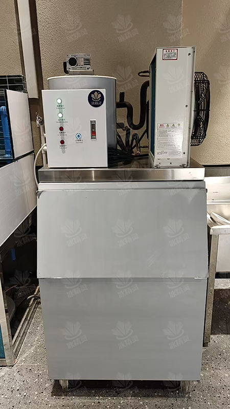 400公斤片冰制冰机交付黑龙江哈尔滨市《强盛港湾海鲜店》