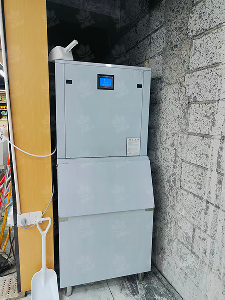 300公斤片冰制冰机交付江西赣州市宁都县《好街坊超市》